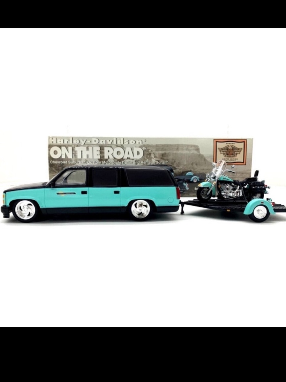HARLEY-DAVIDSON On The Road Suburban with Heritage Softail Trailer Pkg 1:25 NWT